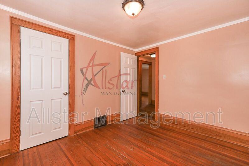 458 Hillwood Dr - Photo 5 of 33