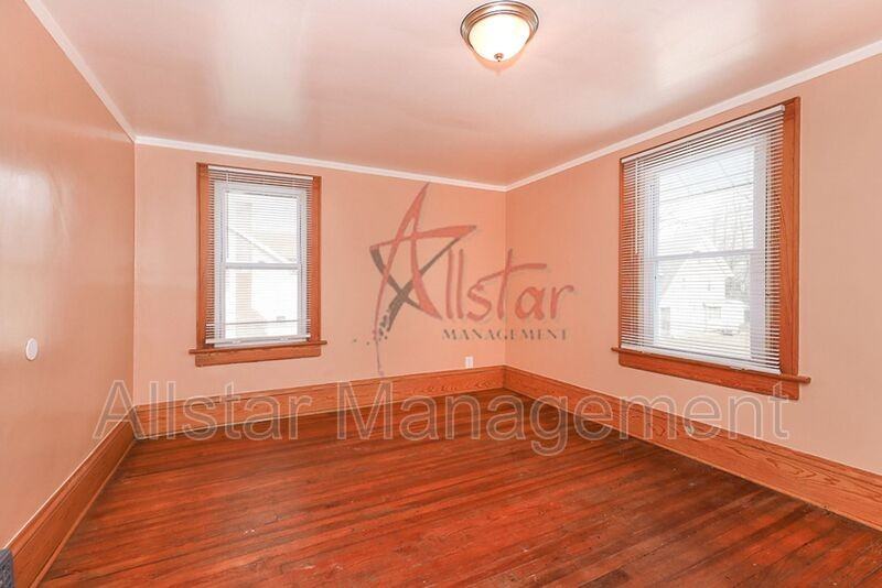 458 Hillwood Dr - Photo 7 of 33
