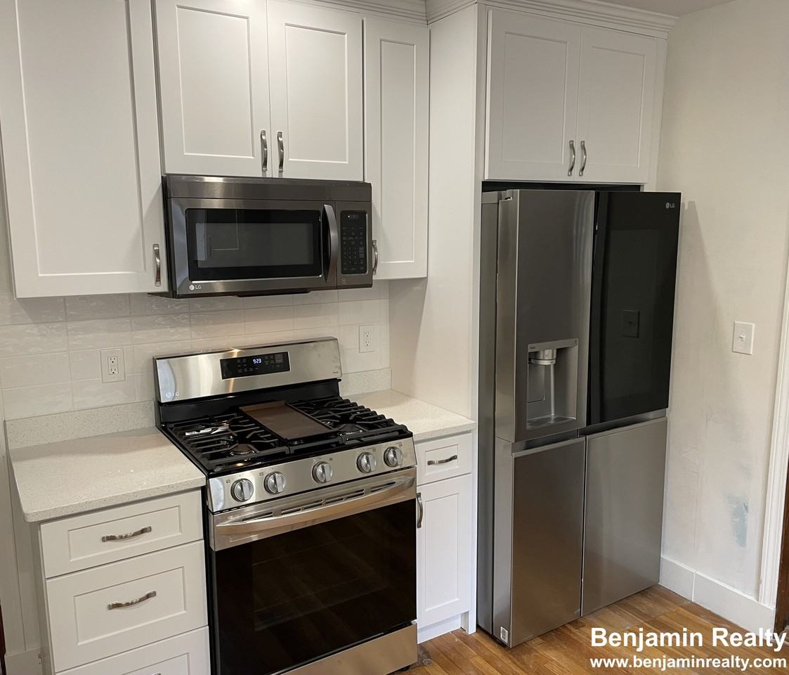 38 Eliot St - Photo 4 of 49