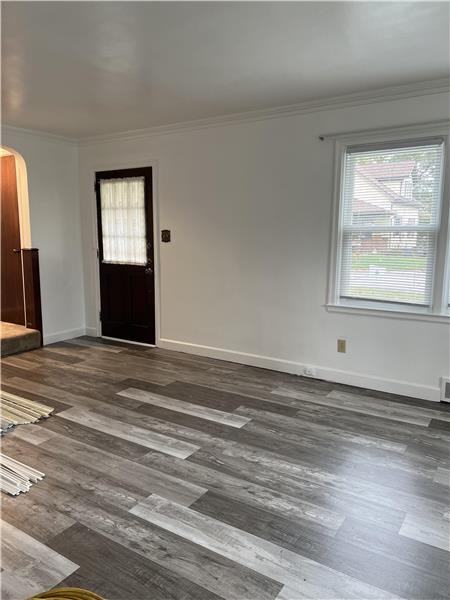 130 W Mcconnell Ave - Photo 2 of 13
