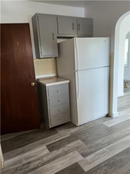 130 W Mcconnell Ave - Photo 3 of 13