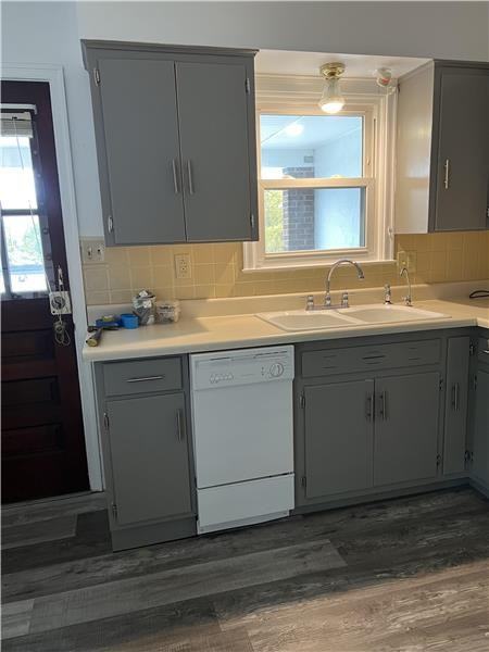 130 W Mcconnell Ave - Photo 4 of 13