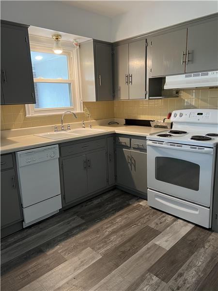 130 W Mcconnell Ave - Photo 6 of 13