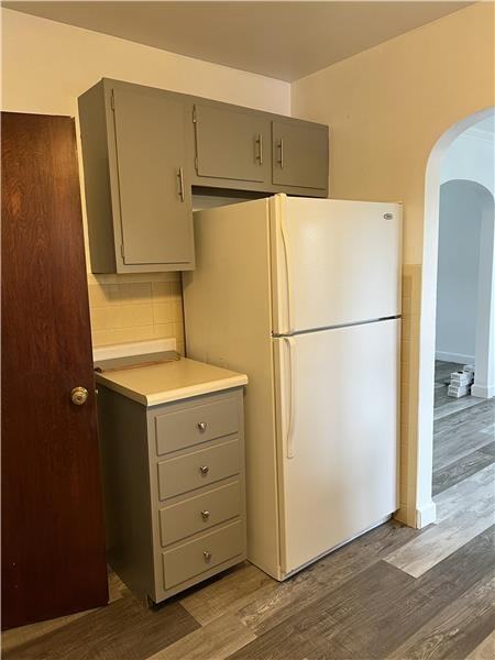 130 W Mcconnell Ave - Photo 7 of 13