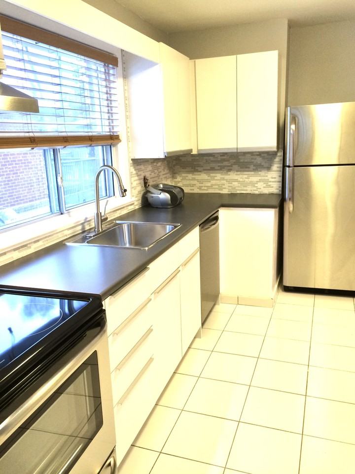 282 Delta St - Photo 3 of 11