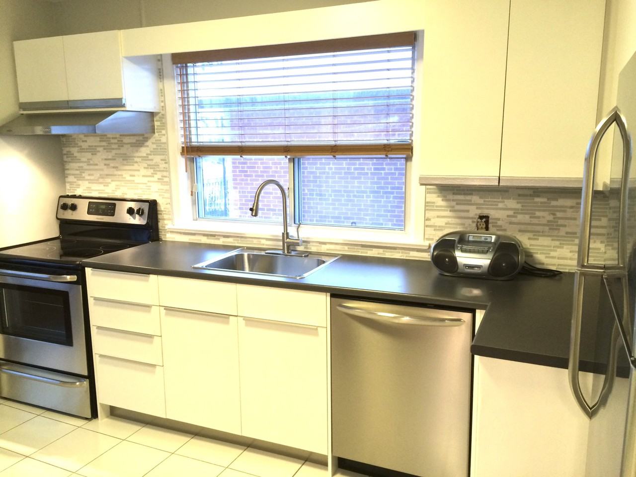 282 Delta St - Photo 2 of 11