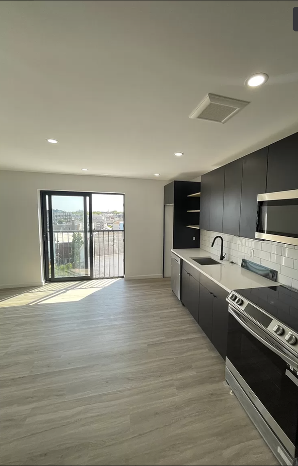 506 Market St #1A - Photo 3 of 8
