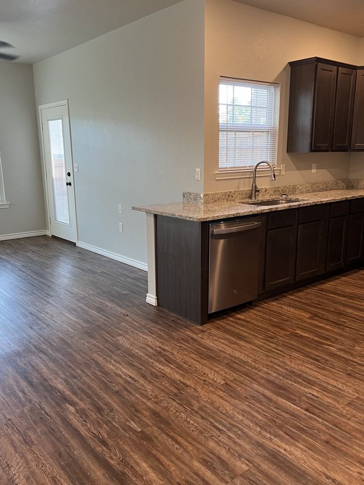 111 Village North Cir #111 - Photo 3 of 14