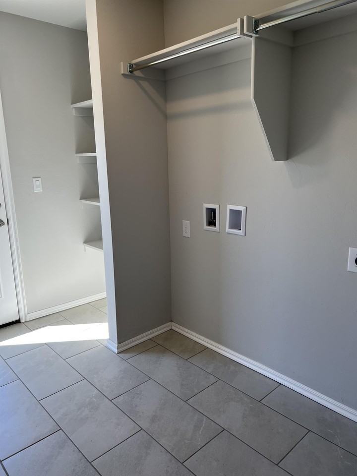 1313 Sycamore Cir #1 - Photo 7 of 19