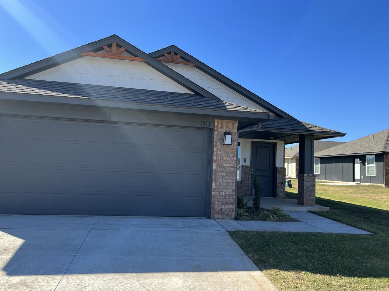 1313 Sycamore Cir #1 - Photo 2 of 19