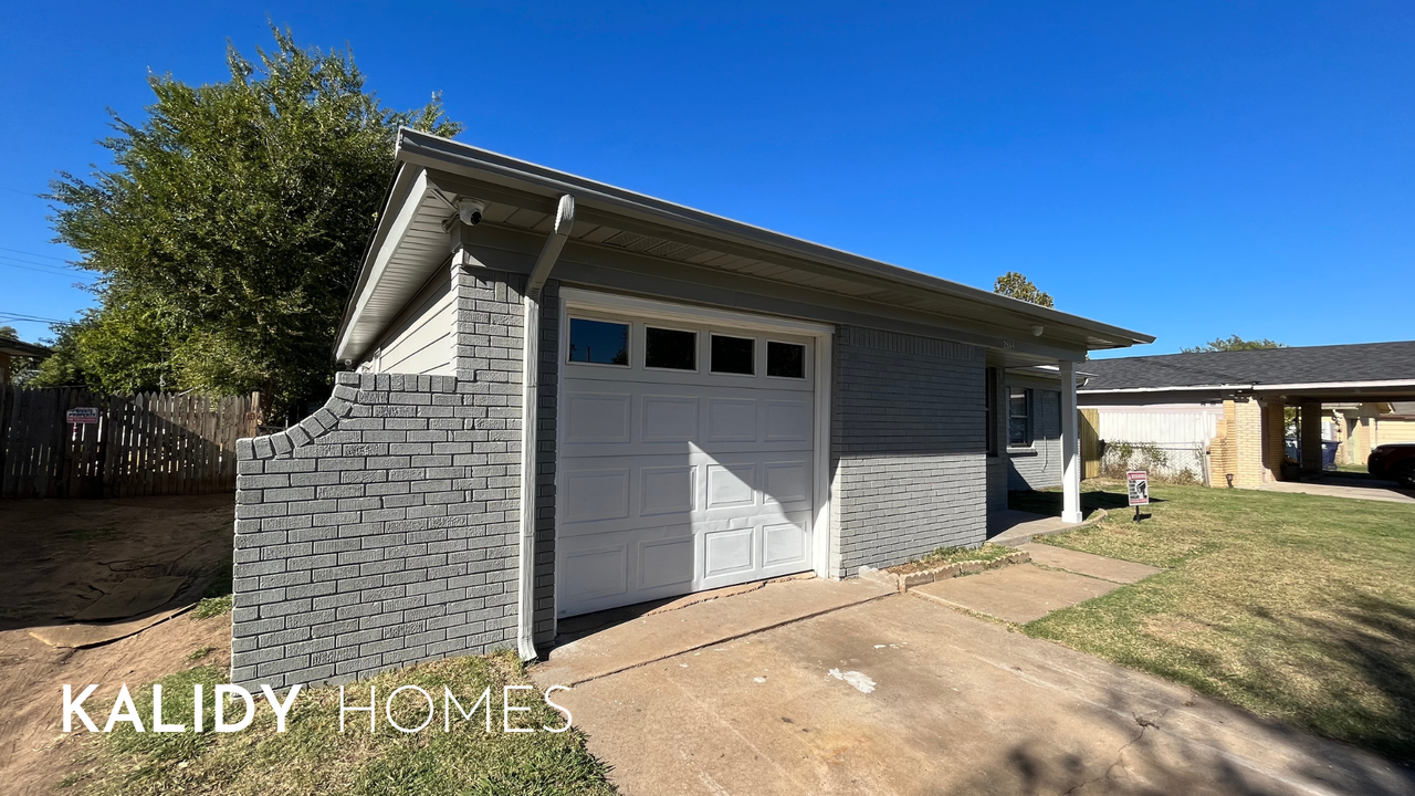 2813 Sw 62nd St #1 - Photo 3 of 36