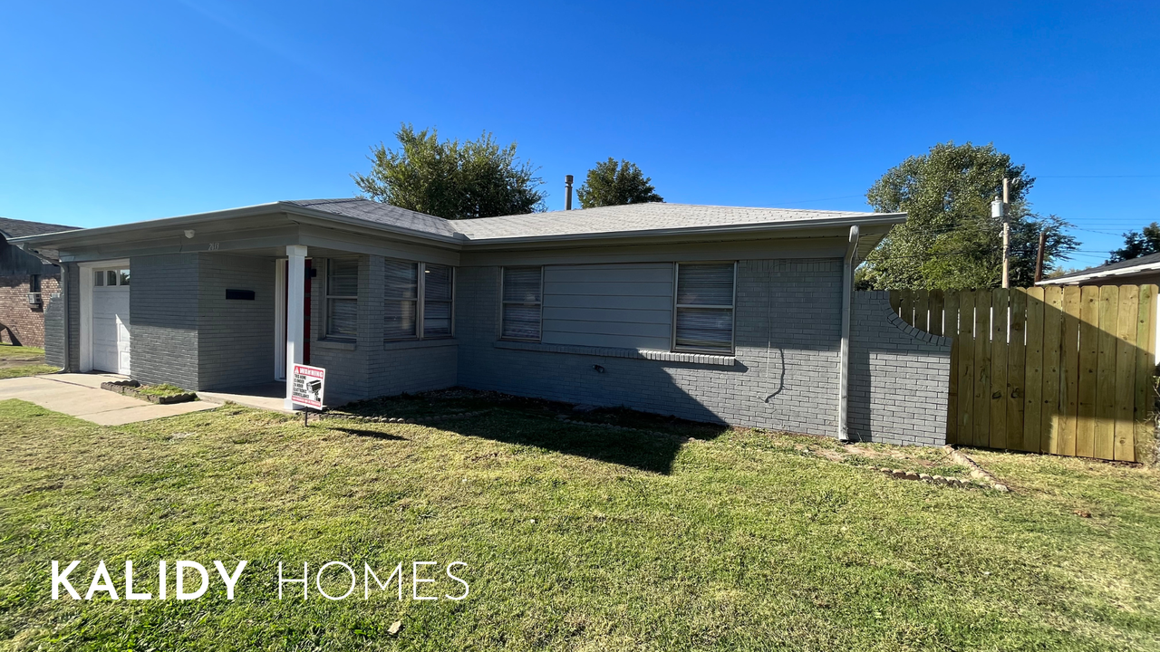 2813 Sw 62nd St #1 - Photo 4 of 36