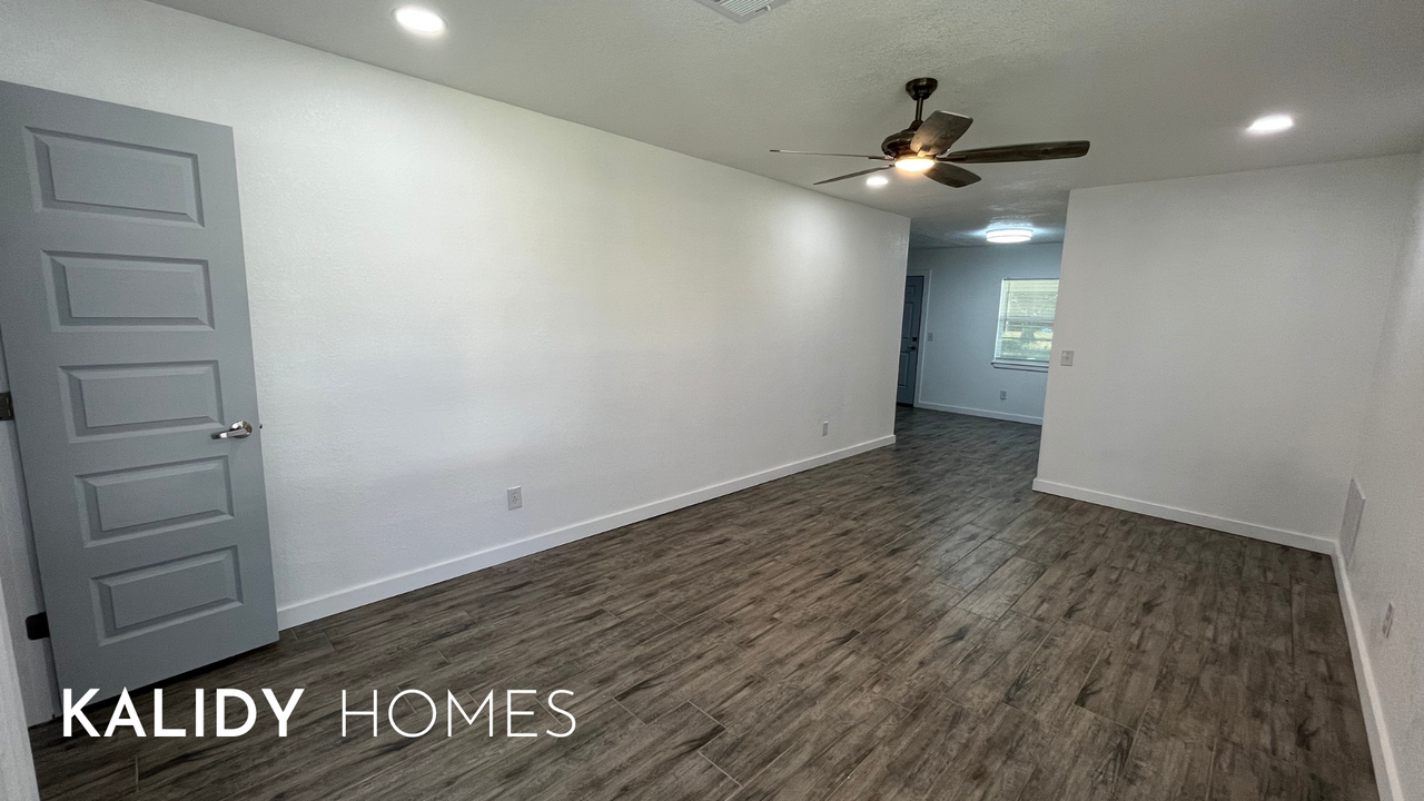 2813 Sw 62nd St #1 - Photo 6 of 36