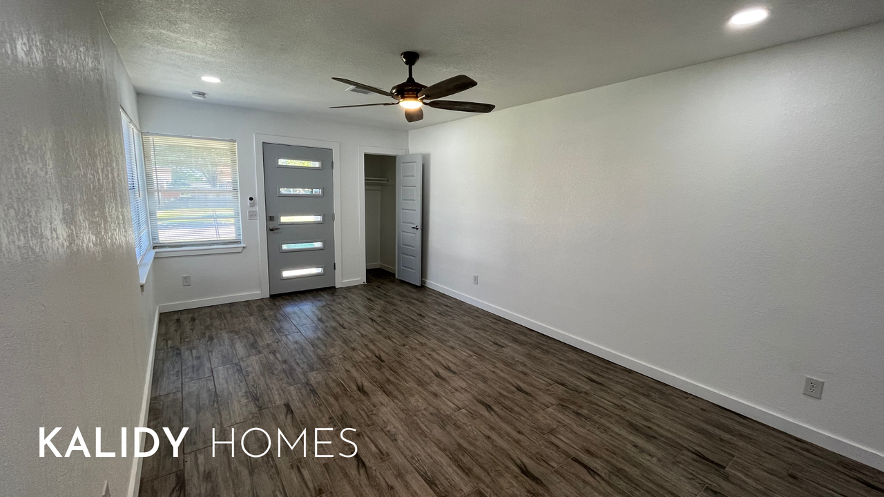 2813 Sw 62nd St #1 - Photo 7 of 36