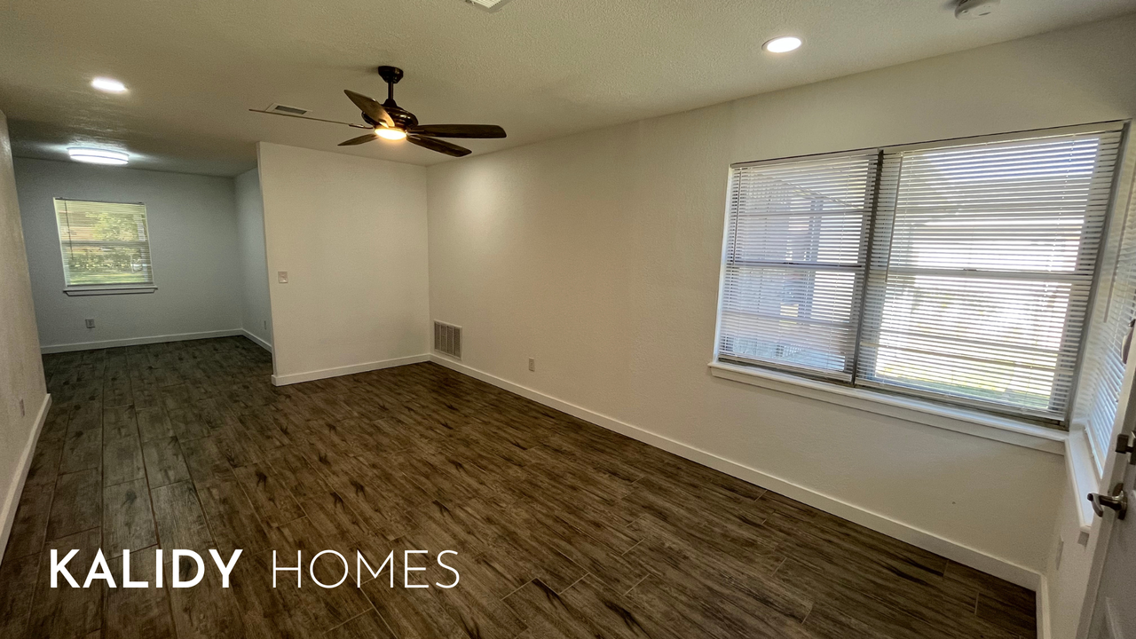 2813 Sw 62nd St #1 - Photo 7 of 35