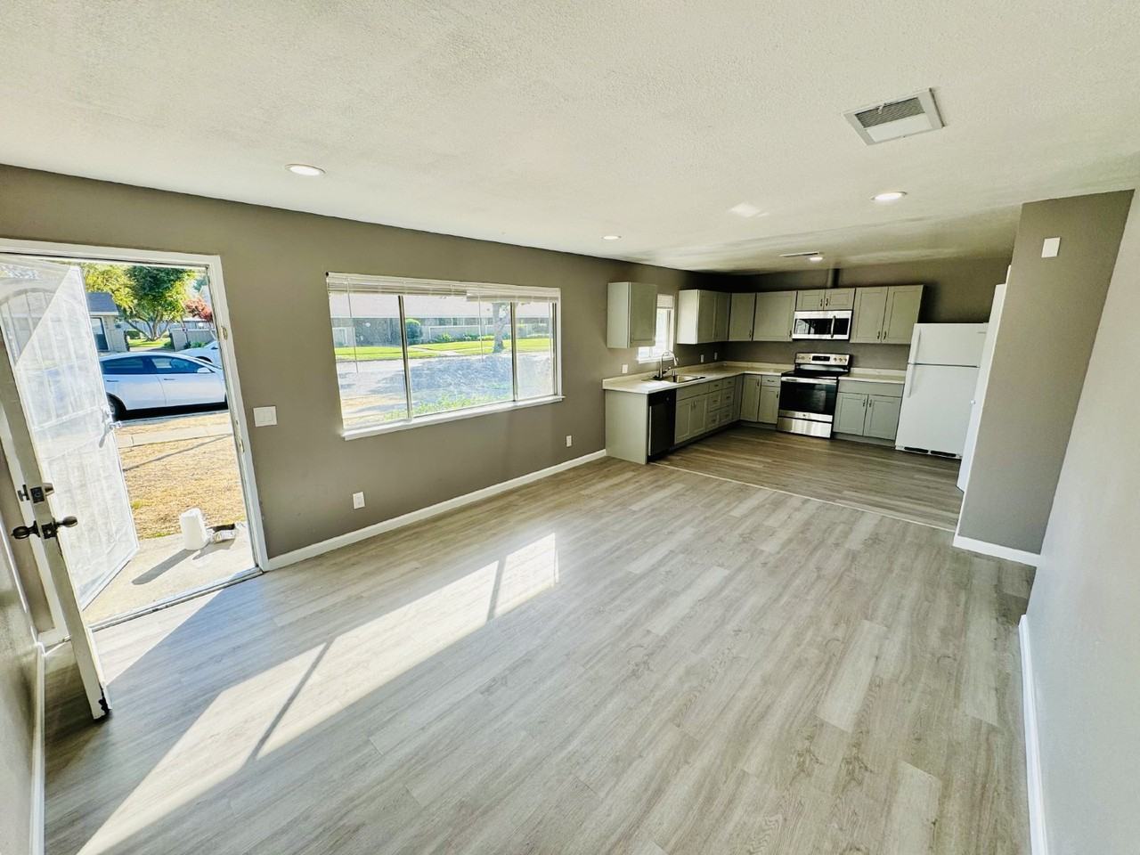 257 Brookdale Dr - Photo 6 of 26