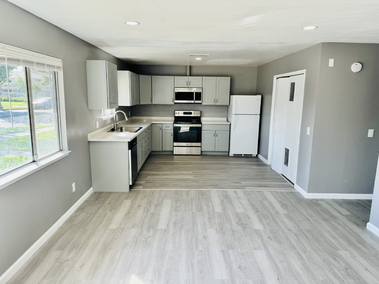 257 Brookdale Dr - Photo 7 of 26