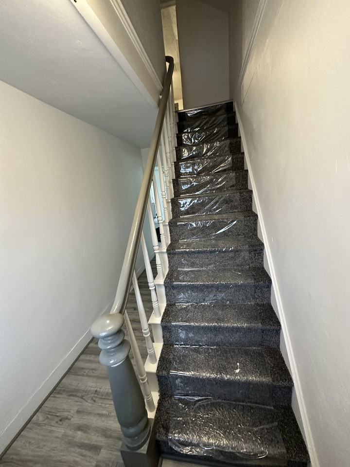 1109 Division St - Photo 2 of 13