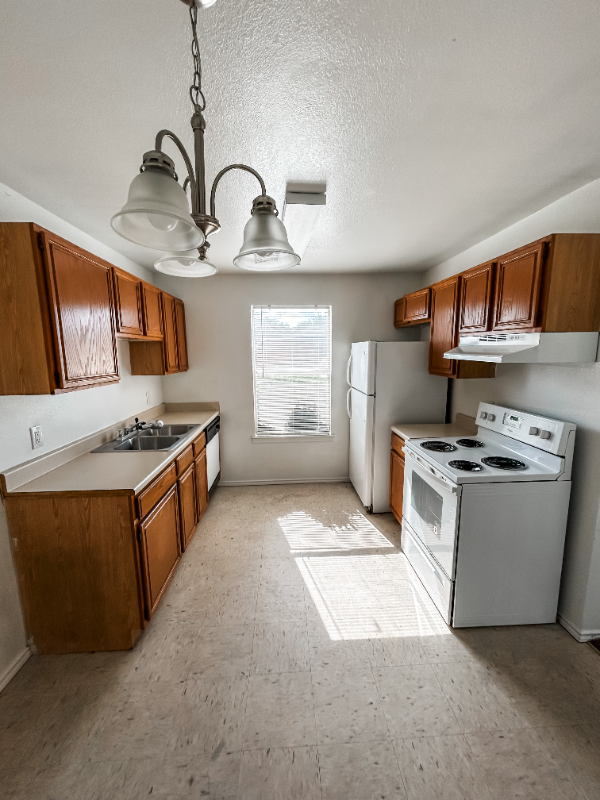 1604 Windward Drive #B - Photo 4 of 15