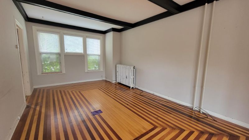 407 Franklin St - Photo 2 of 10