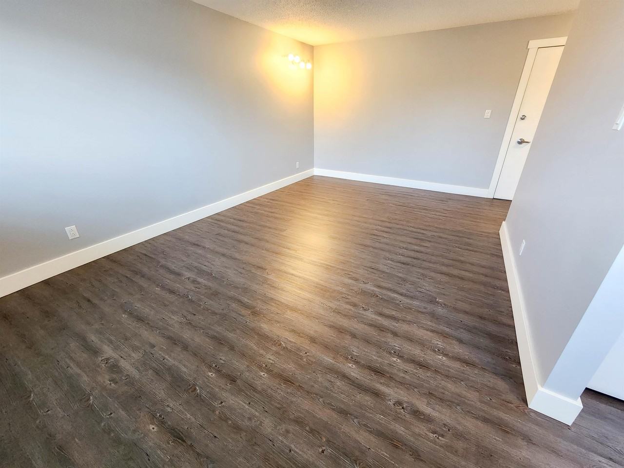 4552 4621 Veterans Way - 14 - Photo 3 of 7