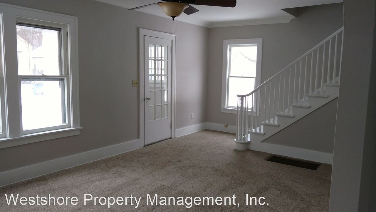440 Langley St - Photo 2 of 12