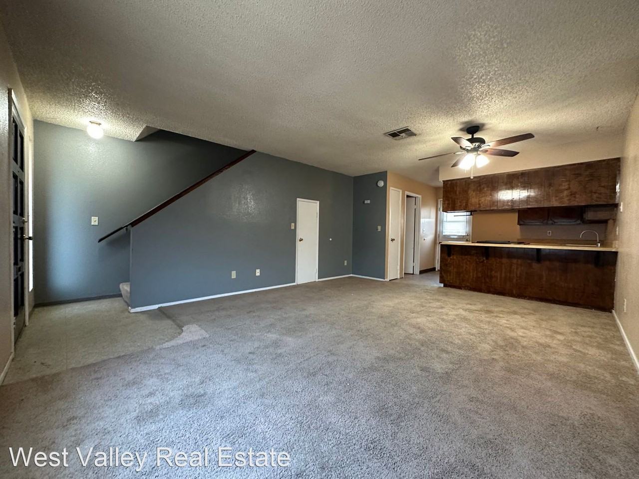 203 West Ash Street - Photo 2 of 9