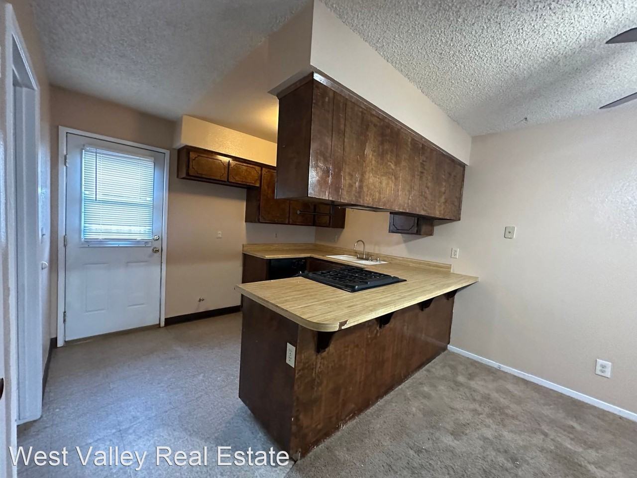 203 West Ash Street - Photo 3 of 9