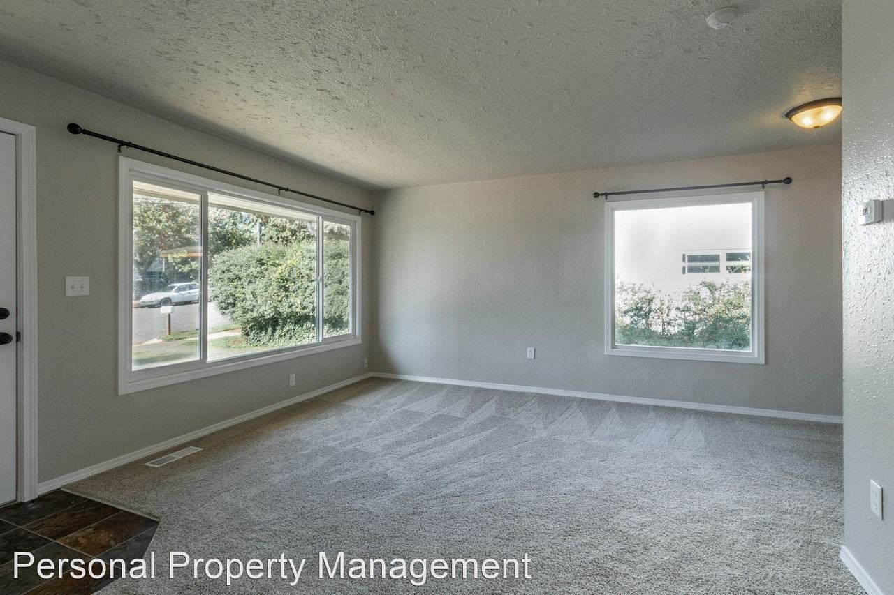 819 Gillis St - Photo 2 of 19