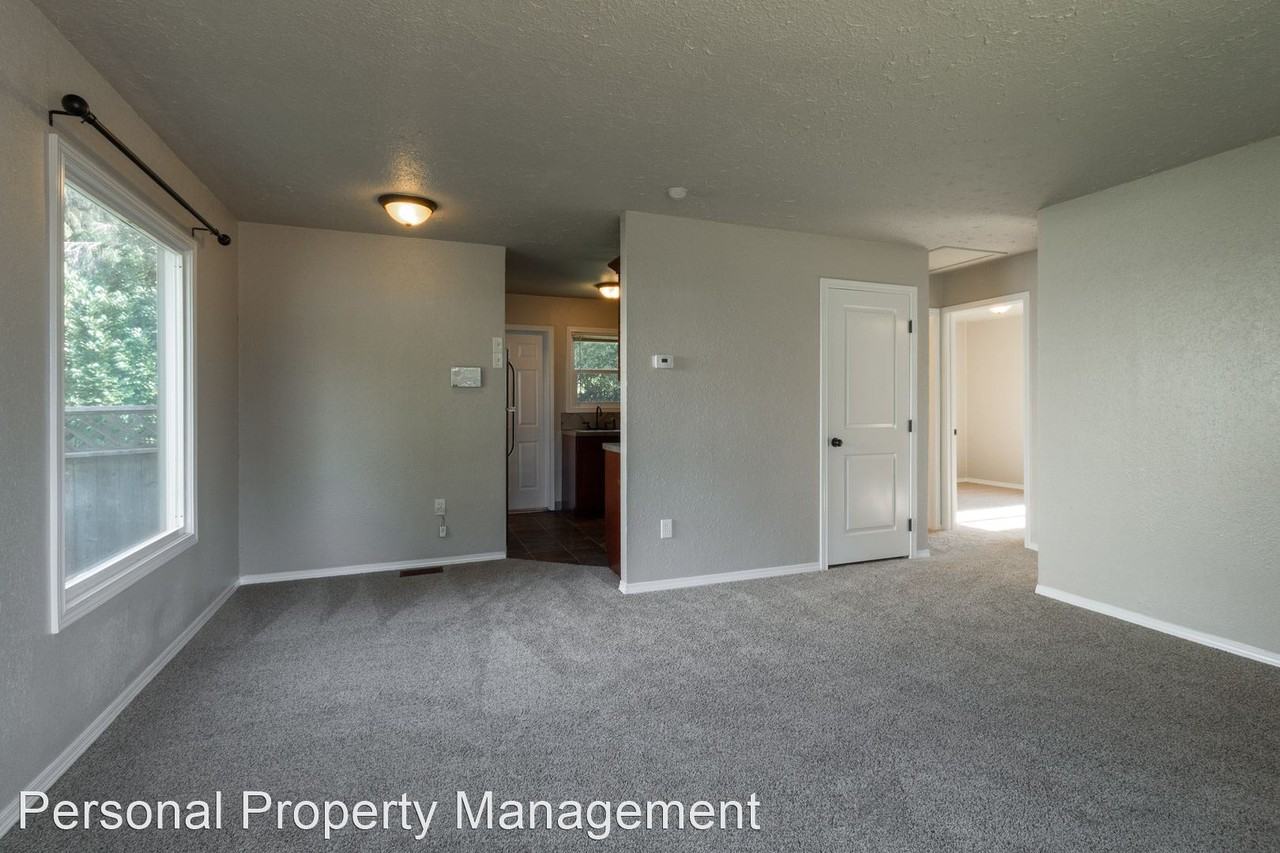 819 Gillis St - Photo 3 of 19