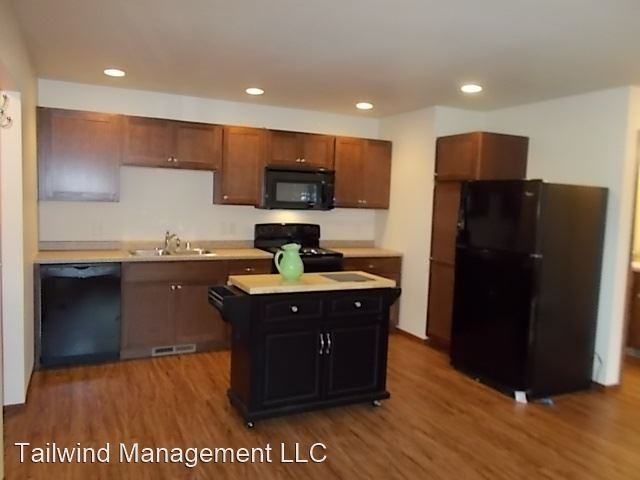 2075/2077 Lake Hills Drive - Photo 3 of 6