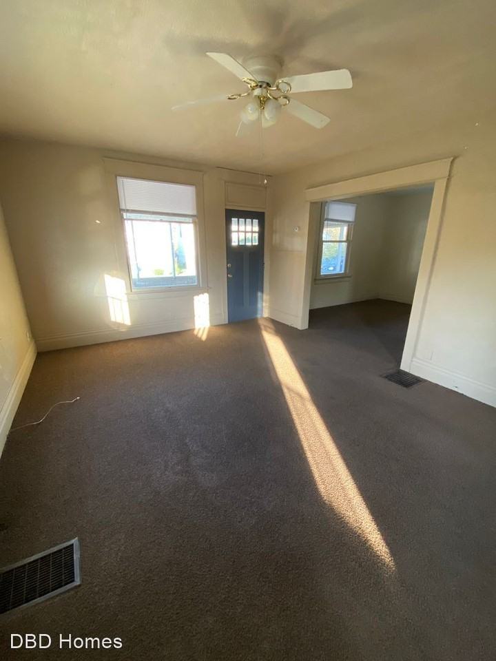 2831 S Harrison St - Photo 2 of 10