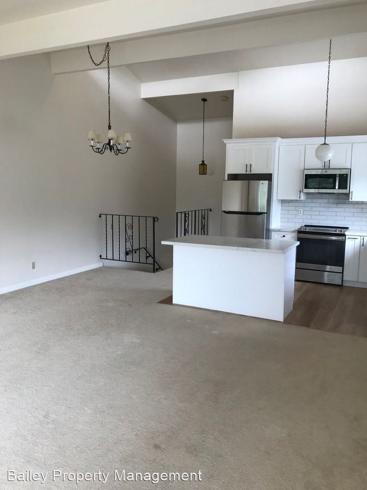 116 Hyannis Ct - Photo 2 of 16