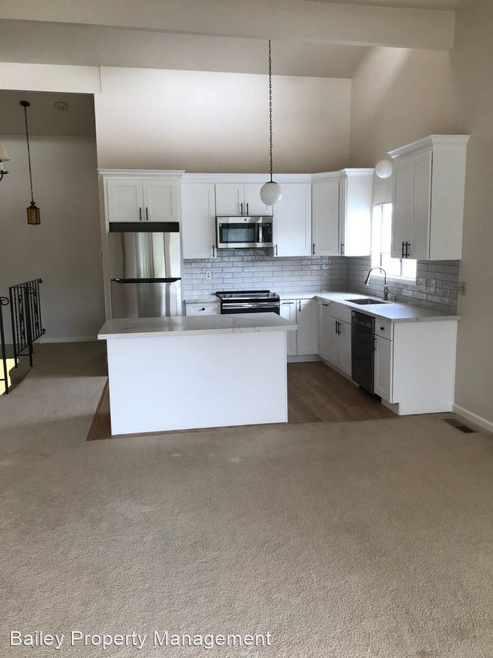 116 Hyannis Ct - Photo 3 of 16