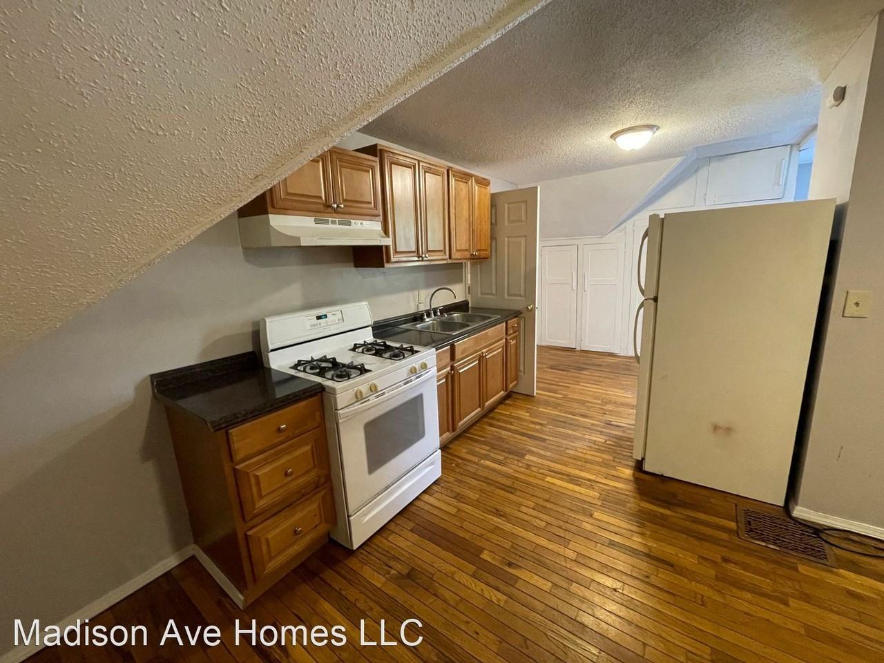 3609 E 42nd St - Photo 3 of 10