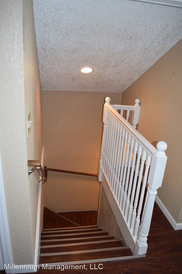 635 Pierce St NE - Photo 3 of 13