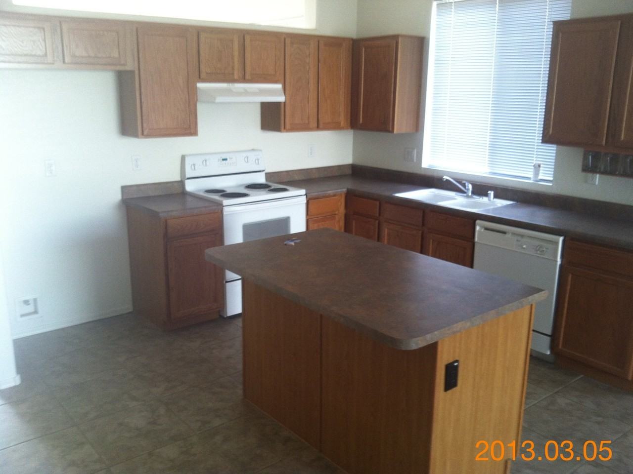 8760 W Adam Ave - Photo 2 of 8