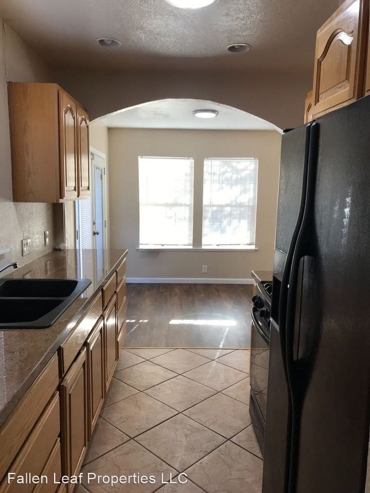 1300 87th Ave - Photo 3 of 16