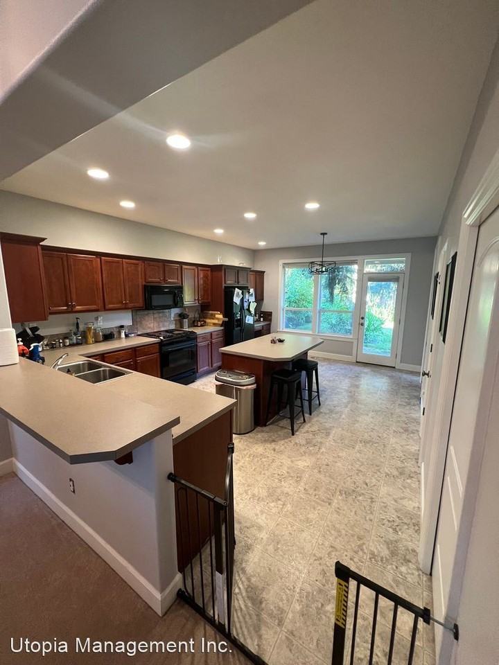 3328 Se 30th St - Photo 3 of 19