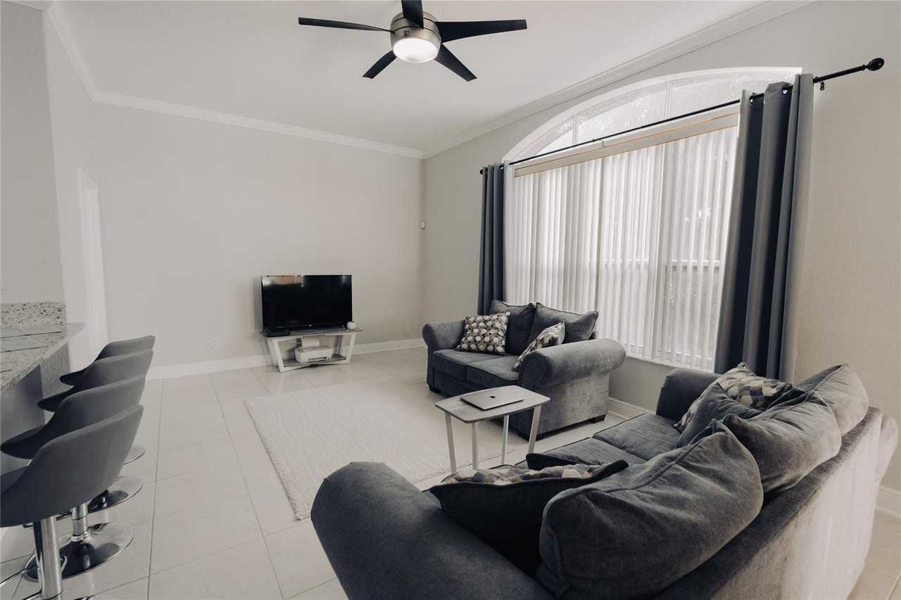 7682 Nw 19th St - Photo 3 of 8