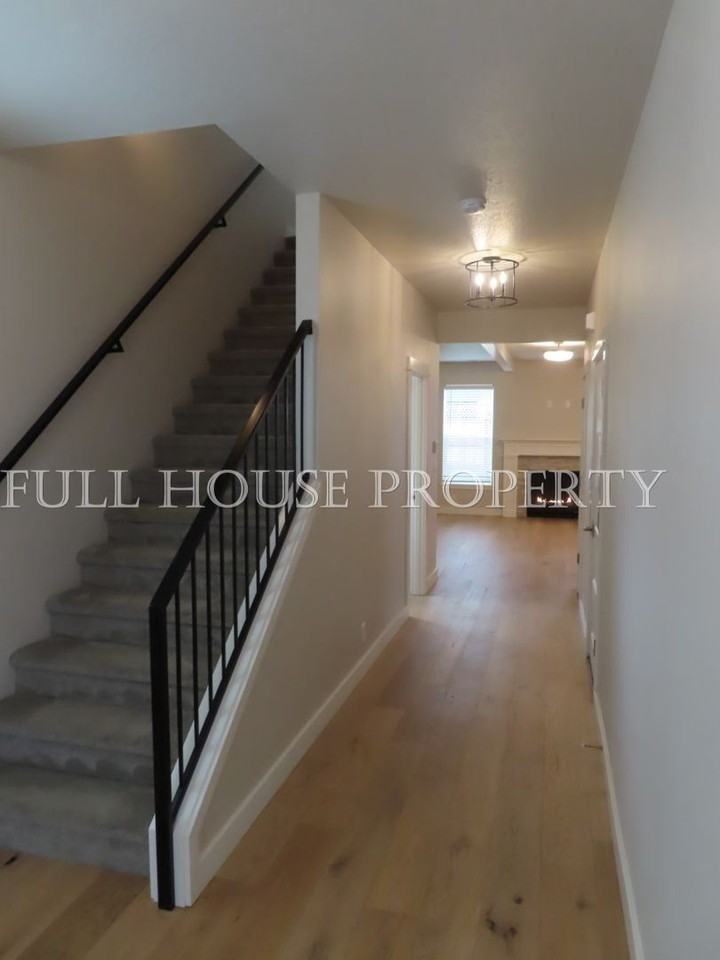 5319 Highbanks Rd - Photo 3 of 39