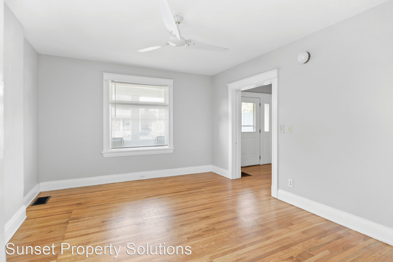 4216 Brownway Ave - Photo 3 of 13