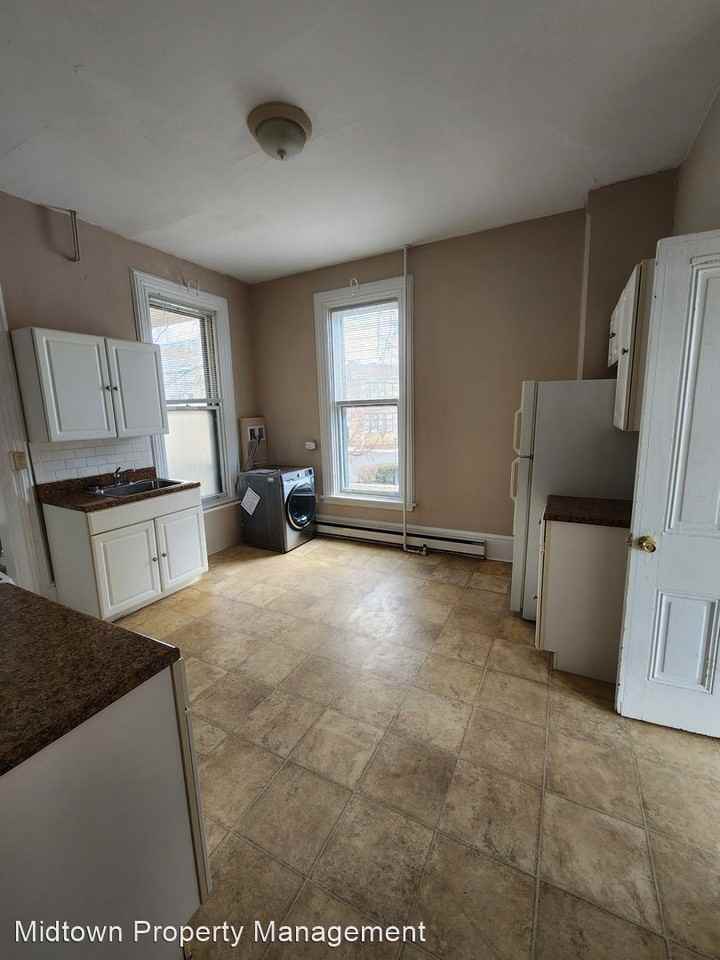 232 Forster St - Photo 3 of 10