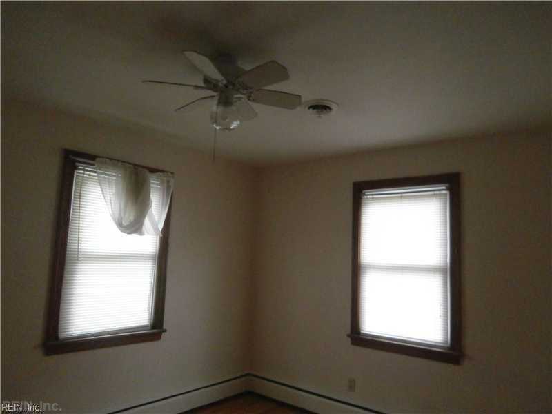 6366 Whittier Dr - Photo 3 of 7