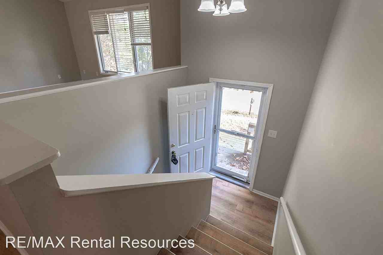 604 Portsmouth Dr - Photo 3 of 46