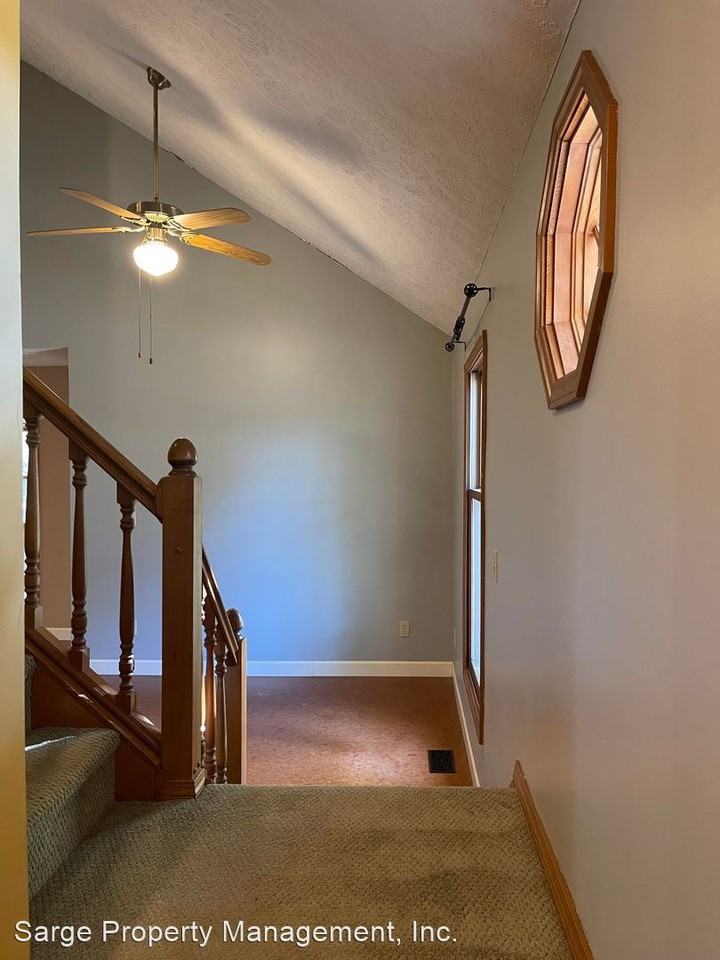 5904 S Phyllis St - Photo 3 of 24