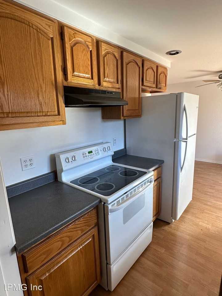 1750 Grant St - Photo 2 of 12