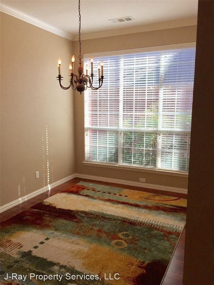 4513 Marguerite Ln - Photo 3 of 27