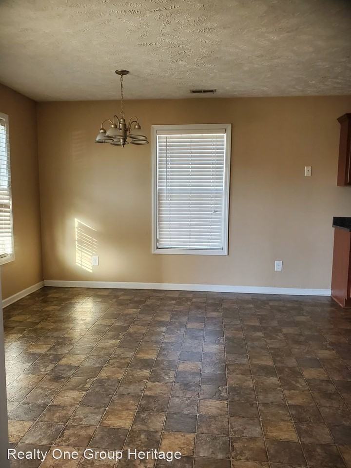 606B Middle St - Photo 2 of 12