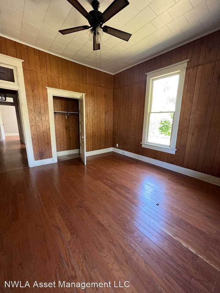 512 East & West St. - Photo 2 of 7